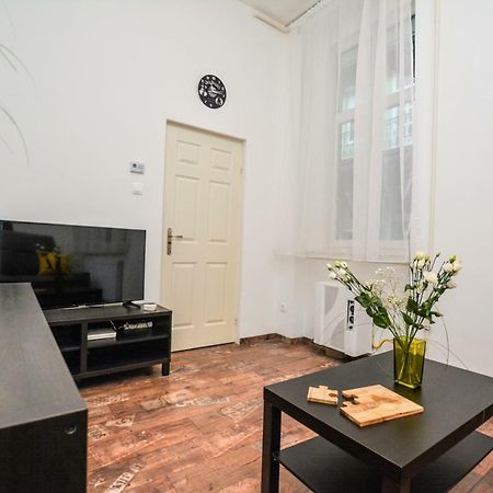 Timeless Apartment With Free Private Parking Budapest Exterior photo