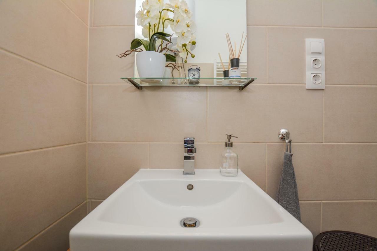 Timeless Apartment With Free Private Parking Budapest Exterior photo