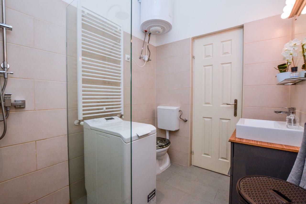 Timeless Apartment With Free Private Parking Budapest Exterior photo
