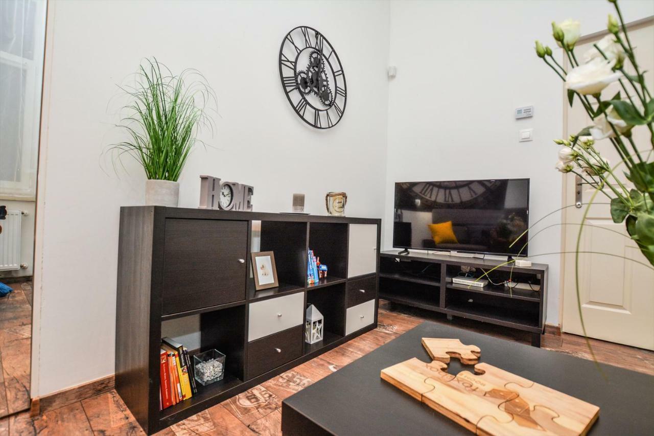 Timeless Apartment With Free Private Parking Budapest Exterior photo