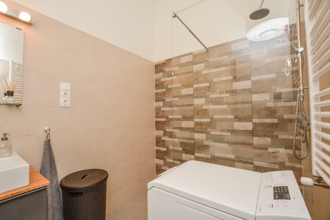 Timeless Apartment With Free Private Parking Budapest Exterior photo